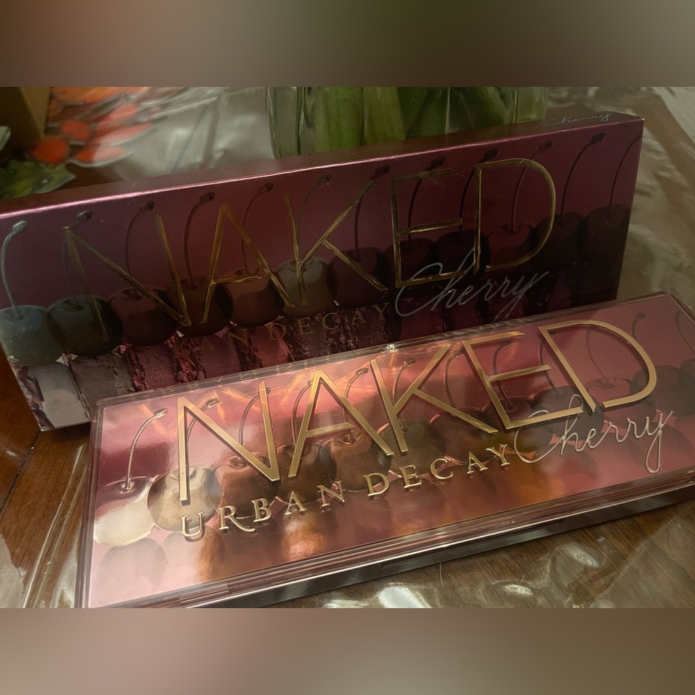 Urban Decay Cherry Tones Eyeshadow Palette